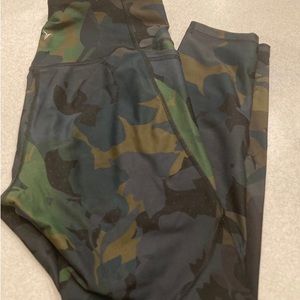 Old Navy Floral Camo Elevate leggings